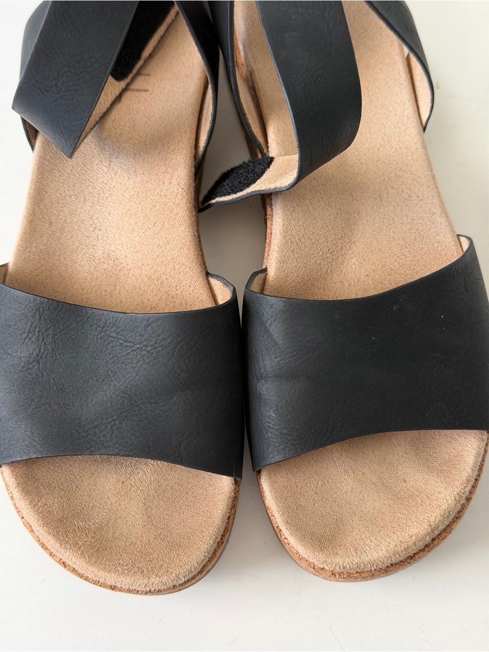 Women's Naturalizer Black Leather Ankle-Strap Platform Sandals - Picture 3 of 9